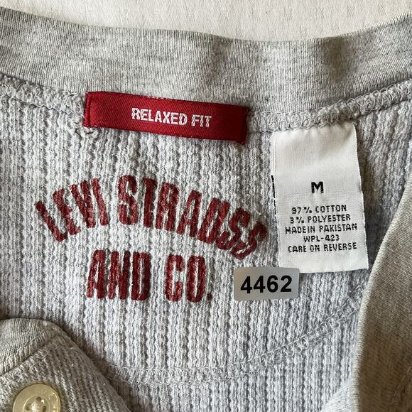 Levi's Men Henley Shirt Size M Gray Levi Strauss Button Long Sleeve - Picture 2 of 6